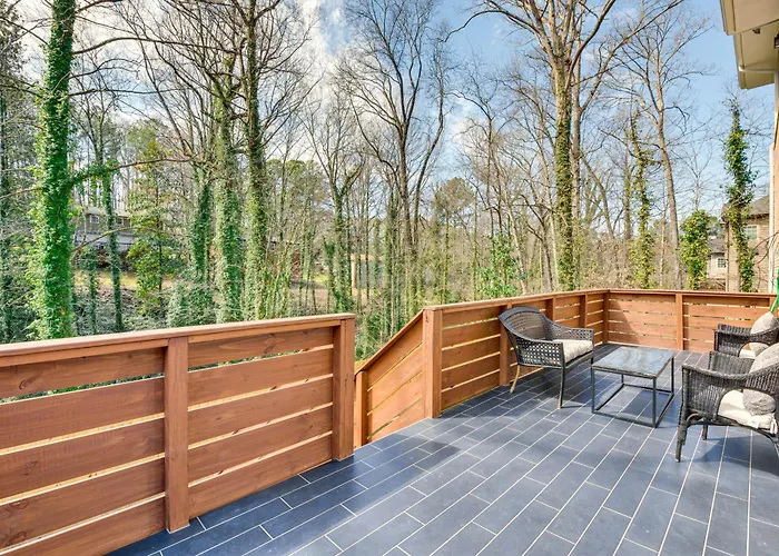 Charming Atlanta Home With Yard 7 Mi To Downtown!