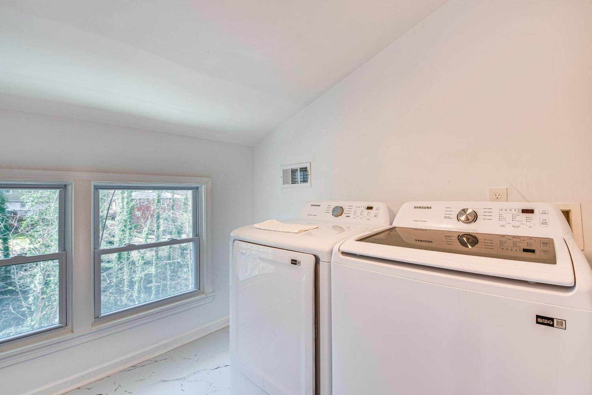 Charming With Yard 7 Mi To Downtown! Holiday home